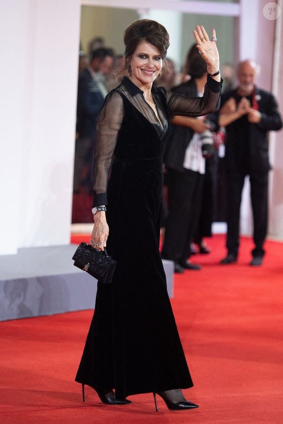 Chacune a suivi sa propre voie, entre monde de l’art, discrétion professionnelle et travail dans le cinéma. 

Fanny Ardant assiste à la première du Palace dans le cadre de la 80e Mostra de Venise à Venise, Italie, le 02 septembre 2023. Photo par Aurore Marechal/ABACAPRESS.COM