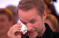 Damien Thévenot fond en larmes dans "Vivement dimanche" après une surprise des équipes de Michel Drucker. Capture d'écran/France 3