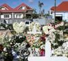 A Saint-Barthélemy

Illustration de la tombe de Johnny Hallyday au cimetière de Lorient sur l'Ile Saint-Barthélemy le 11 décembre 2017. La tombe est ornée du traditionnel coeur de Saint Barth en pierre pour l'éternité.