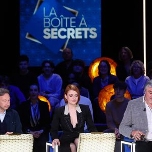 Exclusif -  Stéphane Bern, Elodie Frégé, David Douillet - Enregistrement de l'émission "La Boîte à secrets", au Studio du Lendit, présentée par F.Bollaert et diffusée le 17 janvier sur France 3. Le 17 décembre 2024
© Christophe Clovis / Bestimage