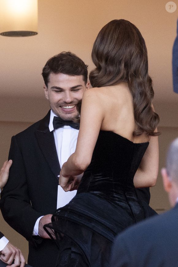 Antoine Dupont et sa compagne Iris Mittenaere - Antoine Dupont et sa compagne Iris Mittenaere se retrouvent sur les marches  du film « Dossier 137 » lors du 78ème Festival International du Film de Cannes le 15 mai 2025.

© Jacovides / Moreau / Bestimage