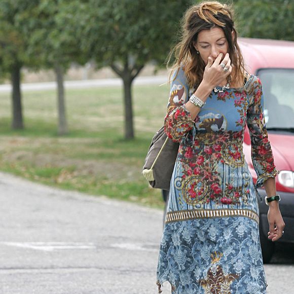 Krisztina Rády arrive au centre de détention de Muret, dans le sud-ouest de la France, le matin du 2 octobre 2004 avec un ami pour rencontrer le chanteur de Noir Desir emprisonné en France après son retour de Lithunie, pour le meurtre de l'actrice française Marie Trintignant. Photo par Patrick Bernard/ABACA.