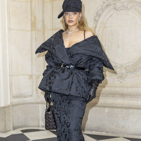 Selon lui, ils modifient la posture et la répartition du poids.

Rihanna au photocall du défilé Dior Haute Couture Printemps/Été 2024 dans le cadre de la Fashion Week de Paris (PFW), au musée Rodin à Paris, France, le 22 janvier 2024. © Olivier Borde/Bestimage