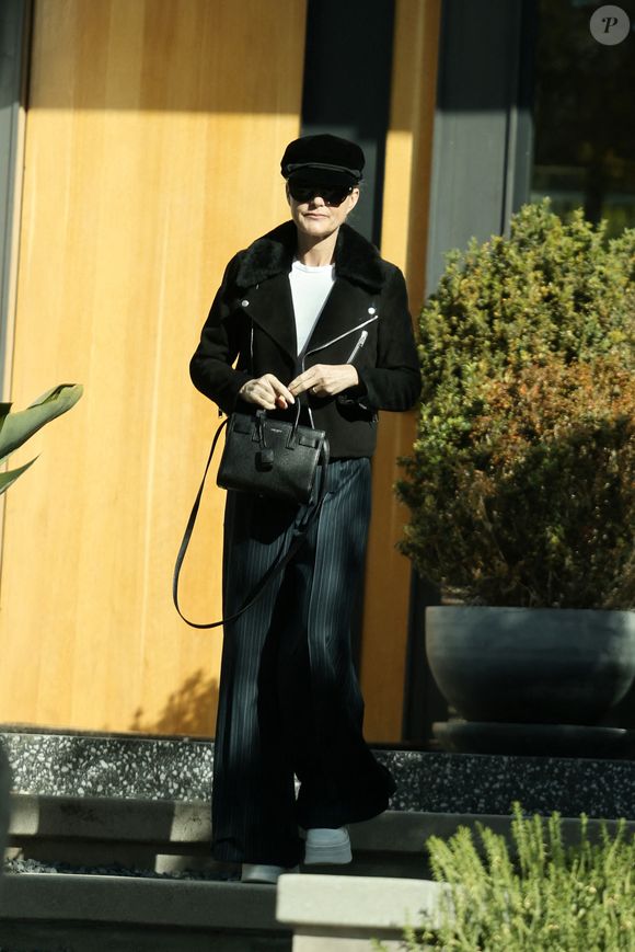 Exclusif - Prix Spécial - No Web - Laeticia Hallyday et son compagnon Jalil Lespert sont allés déjeuner avec un ami à Pacific Palisades le 4 février 2023. POUR INFOS VOIR VENDEUR