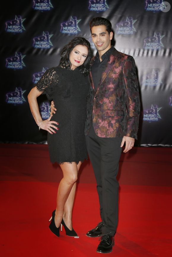 Christophe Licata de l'émission "Danse avec les Stars" et sa femme Coralie lors de la 18ème cérémonie des "NRJ Music Awards" au Palais des Festivals à Cannes, le 12 novembre 2016. © Christophe Aubert via Bestimage