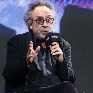 Le réalisateur hollywoodien Tim Burton à Séoul Le réalisateur hollywoodien Tim Burton, qui dirige "Wednesday Season 2", une série originale de Netflix, répond aux questions des journalistes lors d'un événement publicitaire à Séoul le 11 août 2025.  Photo de Yonhap/Newscom/ABACAPRESS.COM