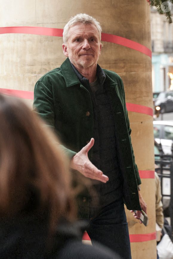 Denis Brogniart assistant à la cérémonie d'enterrement de Jean-Luc Petitrenaud à l'église Saint-Pierre du Gros Caillou dans le 7e arrondissement de Paris, France, le 17 janvier 2025. Jean-Luc Petitrenaud, critique gastronomique et personnalité de la télévision française, est décédé le 10 janvier à l'âge de 74 ans. Photo par Nasser Berzane/ABACAPRESS.COM