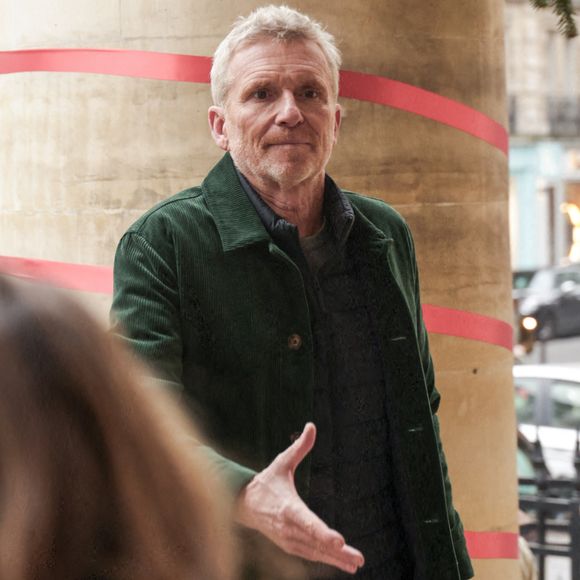Denis Brogniart assistant à la cérémonie d'enterrement de Jean-Luc Petitrenaud à l'église Saint-Pierre du Gros Caillou dans le 7e arrondissement de Paris, France, le 17 janvier 2025. Jean-Luc Petitrenaud, critique gastronomique et personnalité de la télévision française, est décédé le 10 janvier à l'âge de 74 ans. Photo par Nasser Berzane/ABACAPRESS.COM