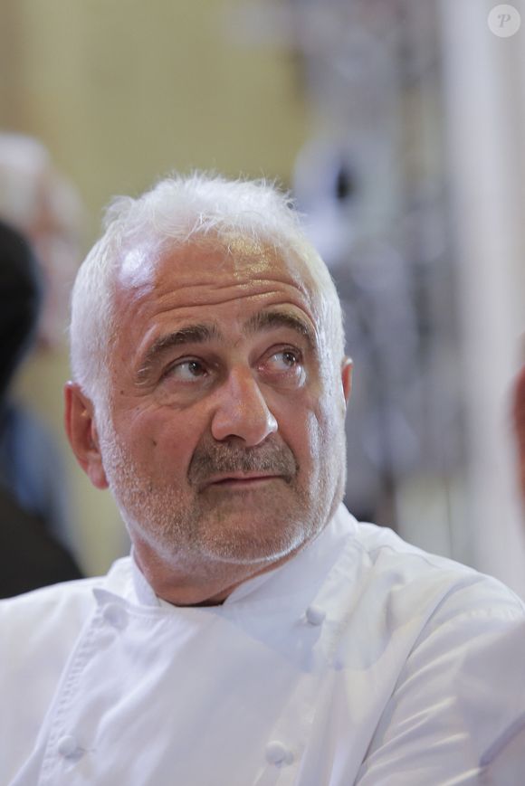 Le chef Guy Savoy lors d'un hommage à Joël Robuchon à la cathédrale de Poitier. Joel Robuchon est le chef le plus étoilé au monde, décédé lundi 6 août 2018 des suites d'un cancer, le 17 août 2018 à Poitierst. Photo par Thibaud Moritz/ABACAPRESS.COM