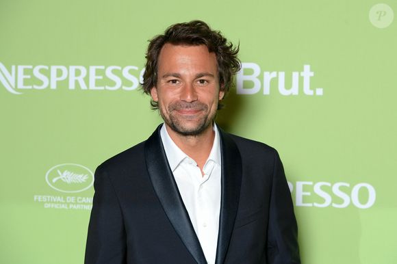 Il explique que son métier chronophage l’amenait à mettre toutes ses angoisses “sous le tapis”.

Bertrand Chameroy - Soirée Nespresso x Brut 2025 lors du 78ème Festival de Cannes à La Plage Nespresso le 15 mai 2025. © Lionel Urman/Bestimage