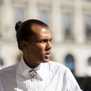 Le chanteur Stromae (Paul van Haver) et sa femme Coralie Barbier rentrent à l'hôtel Ritz après le défilé Chanel à Paris le 4 octobre 2022. © Tiziano Da Silva - Pierre Perusseau / Bestimage