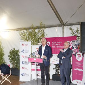 Marc Ladreit de Lacharrière, Claire Mounier-Vehier, Thierry Drilhon lors de l'inauguration du "Bus du coeur des femmes" à Argenteuil de l'association "Agir pour le coeur de femmes" avec le soutien de la Fondation Marc Ladreit de Lacharrière le 11 mars 2026.
© Jack Tribeca / Bestimage