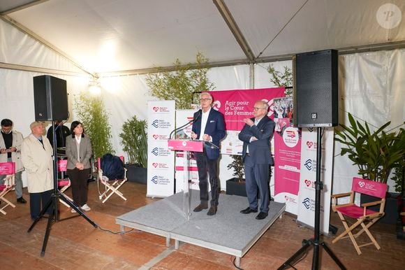 Marc Ladreit de Lacharrière, Claire Mounier-Vehier, Thierry Drilhon lors de l'inauguration du "Bus du coeur des femmes" à Argenteuil de l'association "Agir pour le coeur de femmes" avec le soutien de la Fondation Marc Ladreit de Lacharrière le 11 mars 2026.
© Jack Tribeca / Bestimage