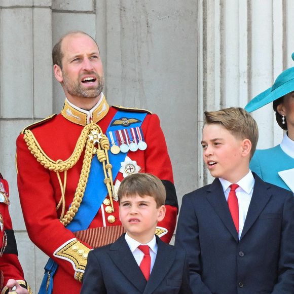 Le prince William est le premier dans l'ordre de succession au trône britannique

Les membres de la famille royale britannique au balcon de Buckingham Palace lors de la cérémonie Trooping the Colour à Londres.
Crédit : Zuma Press/Bestimage