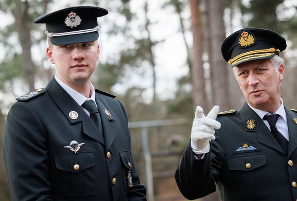Prince Gabriel, Roi Philippe - Filip de Belgique et photographié lors d'une visite royale à l'Académie militaire de Saint-Cyr (AMSCC), dans le camp militaire de Coëtquidan, à Guer, région Bretagne, France, lundi 09 décembre 2024. L'AMSCC est la plus grande école militaire pour les candidats officiers en France. L'école collabore avec l'École royale militaire pour l'échange d'étudiants dans le cadre du programme européen Erasmus+.  Photo ABACAPRESS.COM