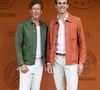 D'autres célébrités comme Jean-Baptiste Marteau, Estelle Lefébure, Vitaa ou encore Yannick Alléno faisaient partie des invités du jour.

Bruno Loup et Jean-Baptiste Marteau au village lors des Internationaux de France de Tennis de Roland Garros 2026. Paris, le 2 juin 2026.
© Jacovides-Moreau / Bestimage