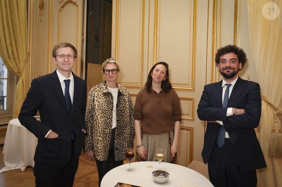Alexandre Chertok, Charlotte Trivini, Emmanuelle Oudea, Louis Vidal - Les salons du Cercle Interallié ont fait salle comble ce mardi, réunissant de nombreuses personnalités autour de Maud Bregeon, qui s'est récemment vu confier, en plus du porte-parolat du Gouvernement, le ministère de l'Energie, un portefeuille hautement stratégique, en particulier dans le contexte de crise qui embrase le Moyen-Orient.
© Jack Tribeca / Bestimage