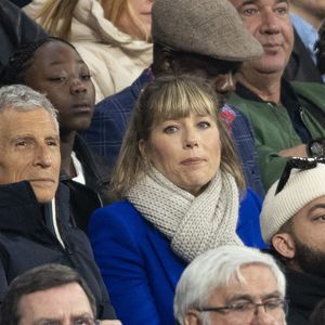Nagui et sa femme Mélanie Page - Célébrités dans les tribunes du quart de finale de la Ligue des Nations de l'UEFA 2025 "France - Croatie (2-0 / tab 5-4)" au Stade de France à Saint-Denis le 23 mars 2025. © Cyril Moreau/Bestimage