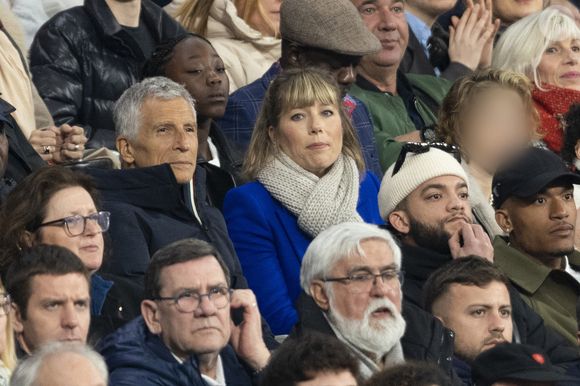 Nagui et sa femme Mélanie Page - Célébrités dans les tribunes du quart de finale de la Ligue des Nations de l'UEFA 2025 "France - Croatie (2-0 / tab 5-4)" au Stade de France à Saint-Denis le 23 mars 2025. © Cyril Moreau/Bestimage