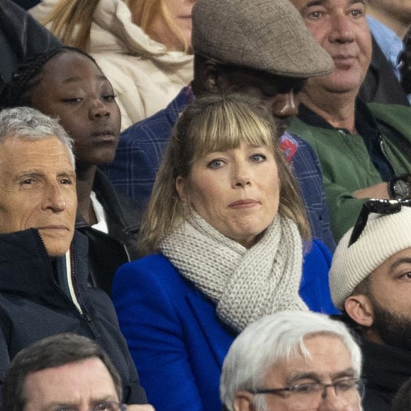 Nagui et sa femme Mélanie Page - Célébrités dans les tribunes du quart de finale de la Ligue des Nations de l'UEFA 2025 "France - Croatie (2-0 / tab 5-4)" au Stade de France à Saint-Denis le 23 mars 2025. © Cyril Moreau/Bestimage
