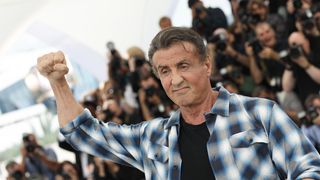 Sylvester Stallone, 80 ans : "J'ai toujours rejeté l'expression 'Vieillis avec grâce'. Plus je vieillis, plus j'essaie d'embrasser mon enfant intérieur"
