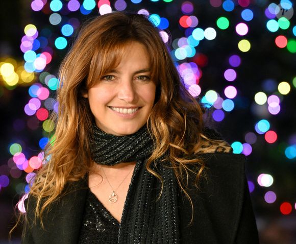 "Parce que toutes les bonnes choses ont une fin, je n’animerai pas la prochaine saison du concours Le meilleur pâtissier. J'ai pris ce rôle d’animatrice – et de confidente – très à cœur, de la même manière que tous ceux que j’ai incarnés dans ma vie de comédienne", partage-t-elle à ses abonnés.

Exclusif - Laëtitia Milot, actrice, écrivaine française et depuis peu animatrice TV dans l'émission du Meilleur pâtissier sur M6, était la marraine des illuminations du village de Noel de la Ville de Vence, place du Grand Jardin, le 6 décembre 2025.
© Bruno Bebert/Bestimage