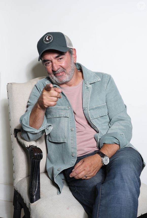 Interrogé dans le Parisien sur ses lieux fétiches de la capitale,

Rendez-vous avec Bruno Solo lors de l'avant-première de la série "Ouija, un été meurtrier" à l'hôtel Marignan à Paris le 8 août 2024.

© Denis Guignebourg / Bestimage