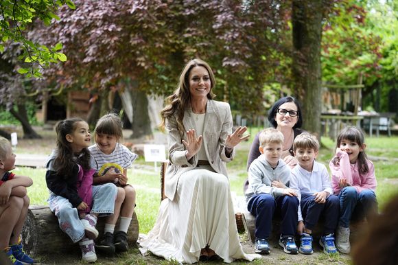 Durant cette journée, Kate Middleton a participé à plusieurs activités aux côtés des enfants.

Catherine (Kate) Middleton, princesse de Galles, visite l'école maternelle Salvador Allende à Reggio Emilia (Italie), lors de son voyage consacré à la petite enfance, le 14 mai 2026.
© GOFF / Bestimage