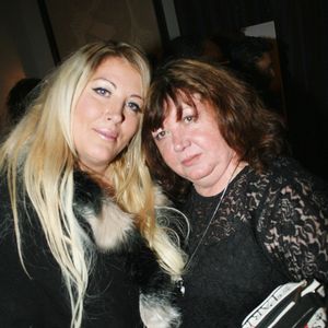 Elle a appris la triste nouvelle par un ami proche, Laurent Amar, avant de voir la confirmation à la télévision.

Loana Petrucciani et sa mère Violette - Jean-Pierre Danel reçoit son disque d'or du DVD pour "Guitar Tribute" lors d'une soirée à l'hôtel Burgundy à Paris, le 7 avril 2016.
JLPPA / Bestimage