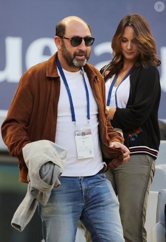 Kad Merad et Julia Vignali assistent au match de football  Bordeaux/ Marseille au stade de Bordeaux le 14 Mai 2107. © Patrick Bernard-Quentin Salinier/ Bestimage