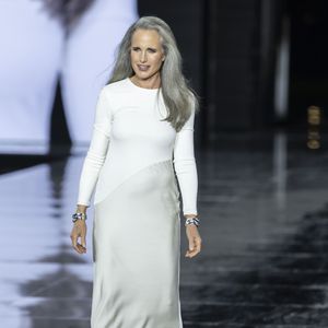 Andie MacDowell – Défilé L’Oreal Paris « Express Your Worth » à Paris, France, le 29 septembre 2026. © Olivier Borde / Bestimage