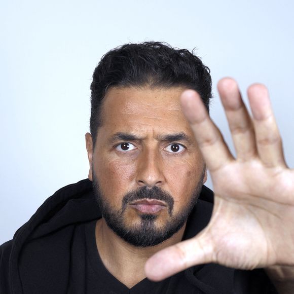 Portrait de Moundir lors de l'enregistrement de l'émission "Chez Jordan de Luxe" à Paris 

© Cédric Perrin / Bestimage