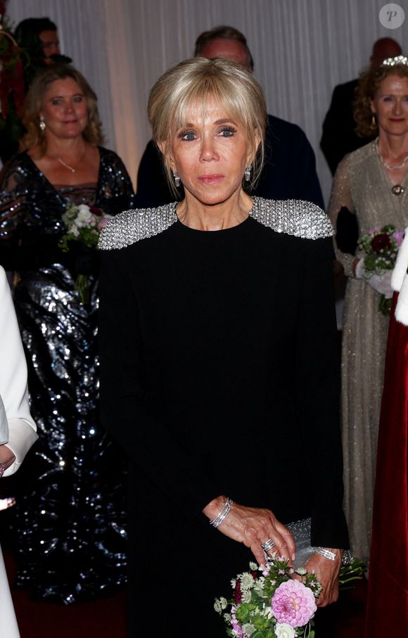 Brigitte Macron lors d'un banquet d'état à Guildhall, Londres le 9 juillet 2025. Le couple présidentiel français est en voyage officiel au Royaume Uni pour trois jours.

© Dominique Jacovides / Bestimage