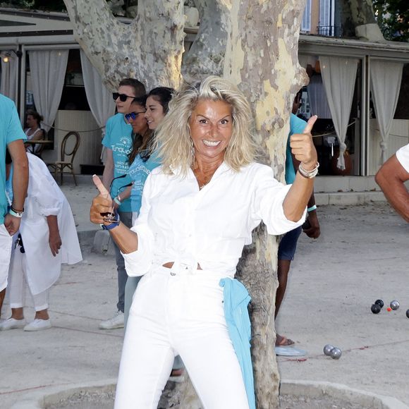 Caroline Margeridon a récemment publié une story depuis Ibiza où elle apparaît dans une piscine, radieuse en maillot de bain blanc, les bras levés en signe de victoire. 

Caroline Margeridon lors d'un tournoi de pétanque caritatif organisé par Turquoise magazine au profit de l'association "Sourire à la vie" (association qui soutient les enfants atteints du cancer ) place des Lices à Saint-Tropez.

© Jack Tribeca / Bestimage