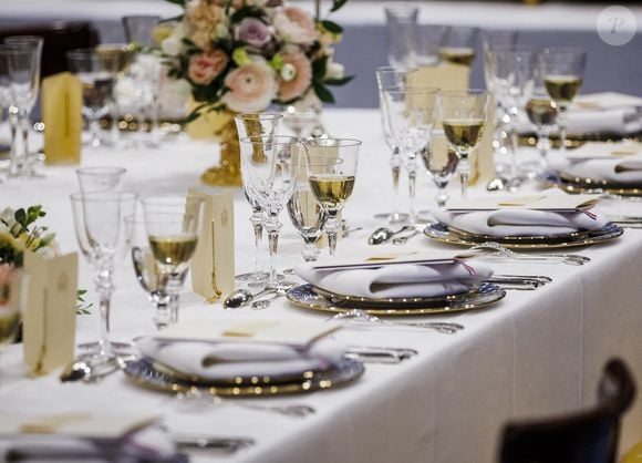 Sa forme olympique et sa silhouette, Brigitte Macron la doit à une consommation très importante de fruits et légumes. 



La table est mise pour le banquet d'État avec le roi Willem-Alexander, la reine Maxima et le président français Emmanuel Macron et son épouse Brigitte au Palais royal sur la place du Dam. Le couple présidentiel effectuera une visite d'État de deux jours aux Pays-Bas. Photo by Remko De Waal/Pool/ANP/ABACAPRESS.COM