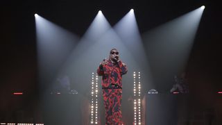 Ce chanteur star des années 2010 est devenu papa à l'âge de 41 ans, il refait surface pour partager une tendre photo