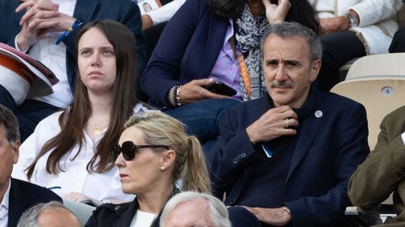 Elie Semoun bientôt papa, à nouveau, à 61 ans : l’humoriste profite de l’incroyable finale de Roland-Garros avec sa compagne enceinte