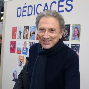 Michel Drucker - Salon du Livre de Paris 2019 du 15 au 18 mars 2019 à la Porte de Versailles. Le 16 mars 2019
© Lionel Urman / Bestimage