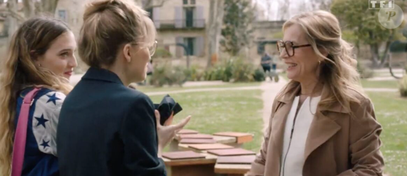 Il s'agit de celui d'Eugénie, la maman de Vic et Hortense.

Image tirée de la série "Ici tout commence", TF1.