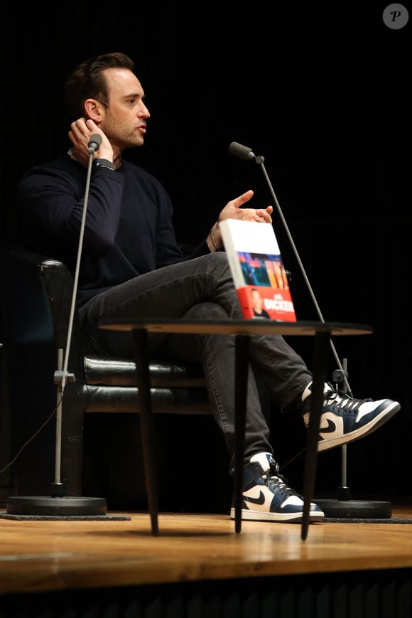Exclusif - Joël Dicker échange avec ses lecteurs à l'occasion de la sortie de son livre Animal Sauvage au centre de conférence "La Station Ausone - Librairie Mollat" à Bordeaux, le 29 février 2024. © Jean-Marc Lhomer / Bestimage