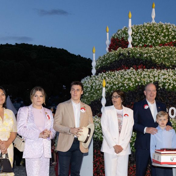Stéphanie de Monaco a transmis des valeurs fortes pour qu'ils puissent s'épanouir pleinement.

Pauline Ducruet, Marie Ducruet, Camille Gottlieb, Louis Ducruet, La princesse Stéphanie de Monaco, le prince Albert II, la princesse Charlene, Le prince Jacques de Monaco, marquis des Baux, La princesse Gabriella de Monaco, comtesse de Carladès 

© Olivier Huitel/Pool Monaco/Bestimage
