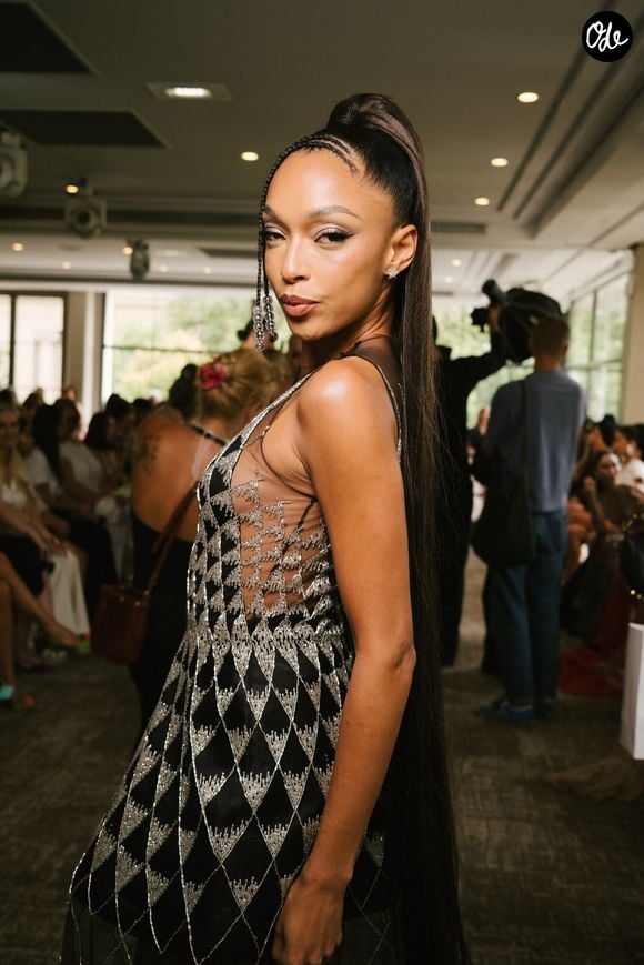 Ophélie Mezino  au front row du défilé de mode Yanina Couture Collection Haute Couture Automne/Hiver 2026-2027 lors de la Fashion Week de Paris (PFW) au Pavillon Gabriel, France, le 7 juillet 2026. © Sam Delpech/Bestimage