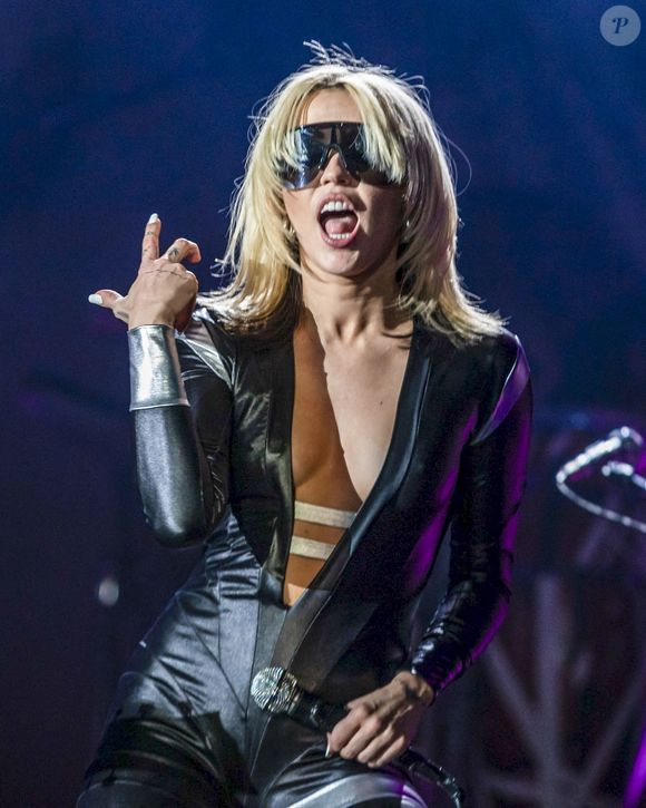Miley Cyrus en concert lors du festival Lollapalooza en Argentine. Bestimage