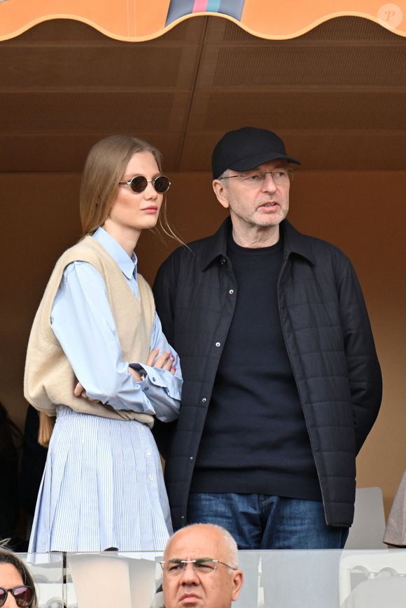 Dmitri Rybolovlev, l'homme d'affaires russo-chypriote et président du club de football professionnel de Monaco, et sa compagne durant la finale de la 118e édition du Rolex Monte-Carlo Masters, au Monte-Carlo Country Club à Roquebrune Cap Martin, le 13 avril 2025. © Bruno Bebert/Bestimage