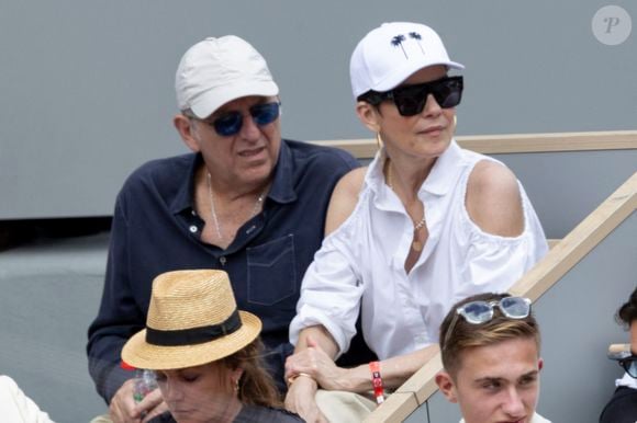 Cristina Cordula et son époux Frédéric Cassin étaient aussi de la partie !

Cristina Cordula et son mari Frédéric Cassin dans les tribunes lors des Internationaux de France de Tennis de Roland Garros 2025 à Paris, le 29 mai 2025.
© Moreau / Jacovides / Bestimage