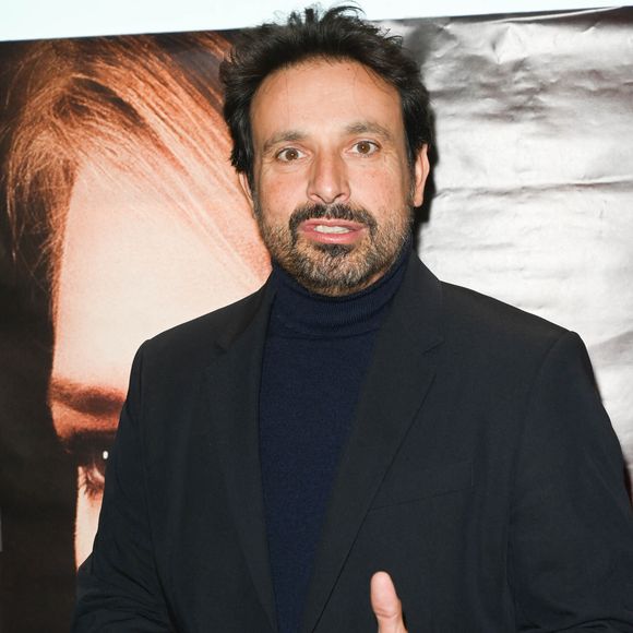 "Ce qui était très dur, c'est qu'il était touché de nous voir nous démener, faire plein de versions de scénarios, et il culpabilisait de ne pas pouvoir être là. Alors que nous on lui disait : le but, c'est que tu sois bien, que tu te soignes".

Bruno Salomone à la première du film "Madeleine Collins" au cinéma UGC Ciné Cité Les Halles à Paris, le 21 décembre 2021.

© Guirec Coadic/Bestimage