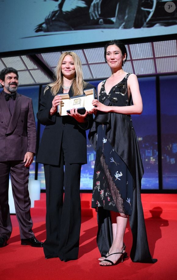L'actrice japonaise Tao Okamoto et l'actrice belge Virginie Efira à la 79e édition du Festival de Cannes à Cannes, France, le 23 mai 2026. Photo par Eliot Blondet/Abaca