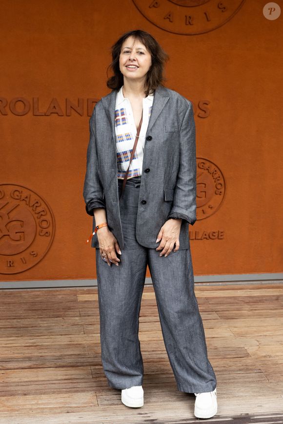 Valérie Bonneton au village lors des Internationaux de France de Tennis de Roland Garros 2026. Paris, le 2 juin 2026.
© Jacovides-Moreau / Bestimage