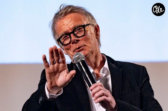 L'acteur a posé ses valises au Château de Valmer, à La Croix-Valmer.

Franck Dubosc - F.Dubosc reçoit le Prix Jacques Deray à l'Institut Lumière à Lyon pour son film "Un ours dans le Jura", le 13 mars 2026. © Sandrine Thesillat / PsnewZ / Bestimage