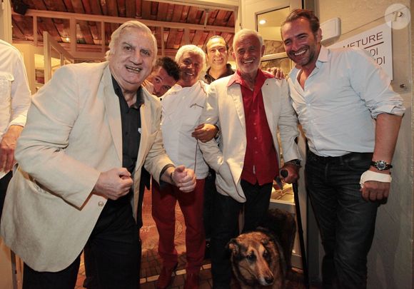 Aldo Maccione, Mamo, Jean-Paul Belmondo et Jean Dujardin - People posent dans le restaurant de Mamo, "Le Michelangelo" à Antibes le 19 décembre 2012. Patrick Clemente - Vincent Rossotti / Nice Matin / Bestimage